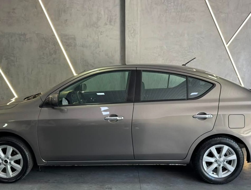 Nissan VERSA SL 1.6 16V Flex Fuel 4p Mec.