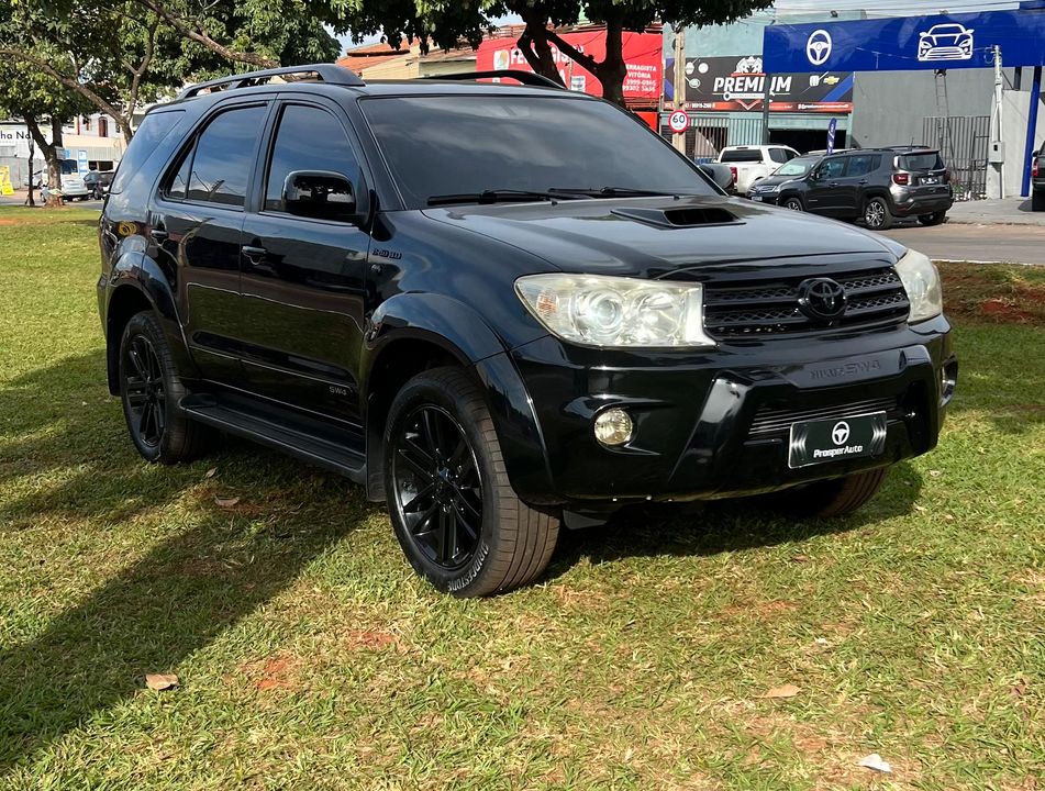 Toyota Hilux SW4 SRV D4-D 4x4 3.0 TDI Dies. Aut