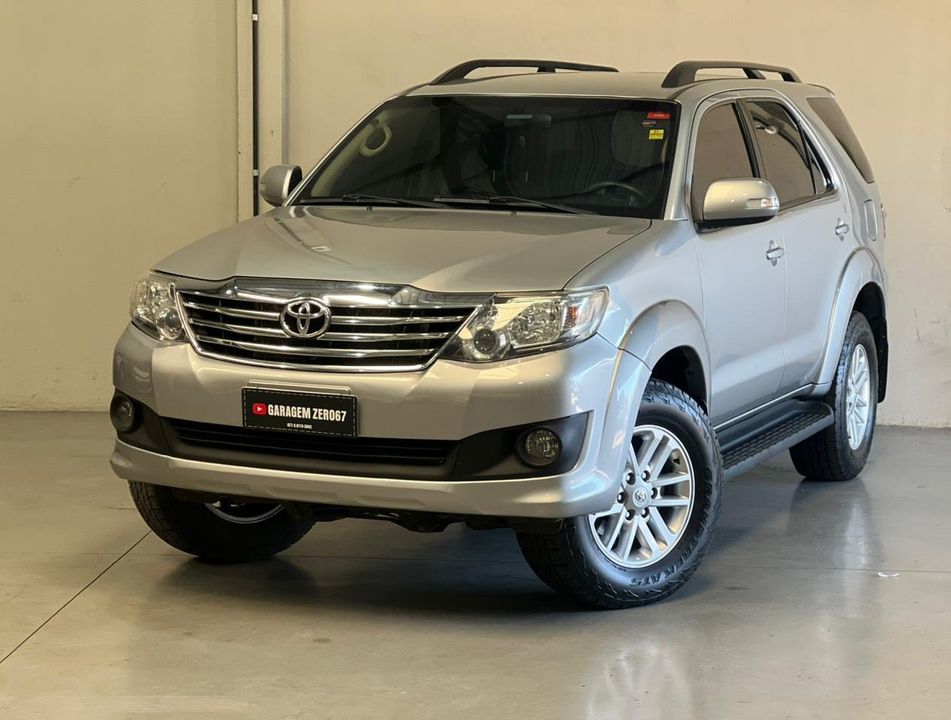 Toyota Hilux SW4 SR 4x2 2.7/ 2.7 Flex 16V Aut.
