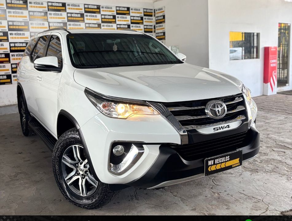 Toyota Hilux SW4 SR 4x2 2.7/ 2.7 Flex 16V Aut.