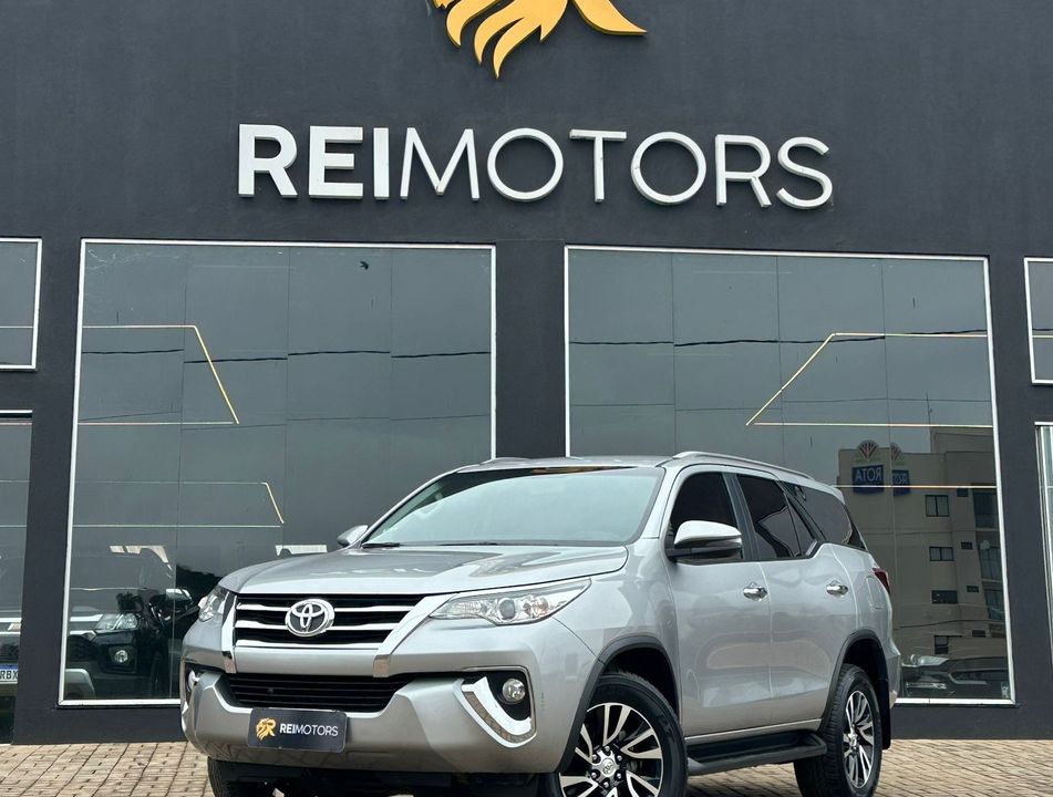 Toyota Hilux SW4 SRV 4x2 2.7 Flex 16V Aut.