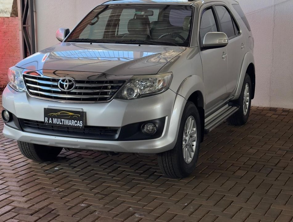 Toyota Hilux SW4 SR 4x2 2.7/ 2.7 Flex 16V Aut.