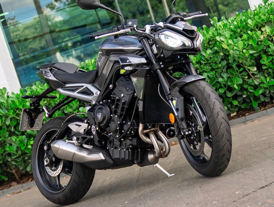 TRIUMPH STREET TRIPLE 765 R