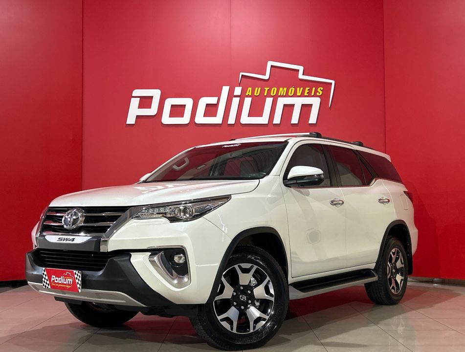 Toyota Hilux SW4 SRX Diamo. 4x4 2.8 TB Die Aut.