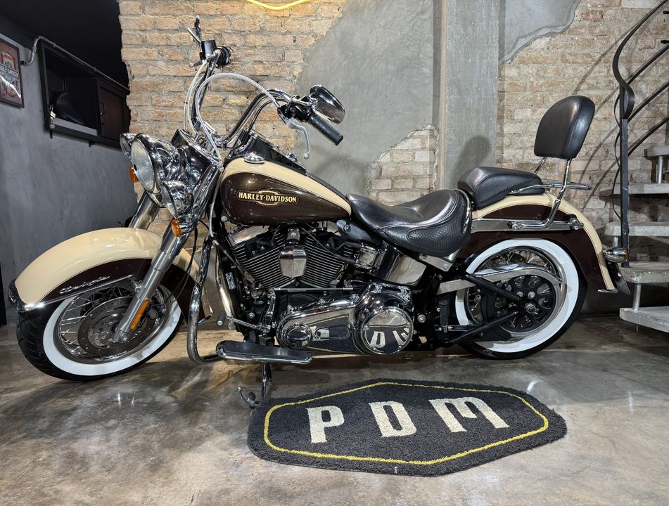 Harley SOFTAIL DELUXE  FLSTN