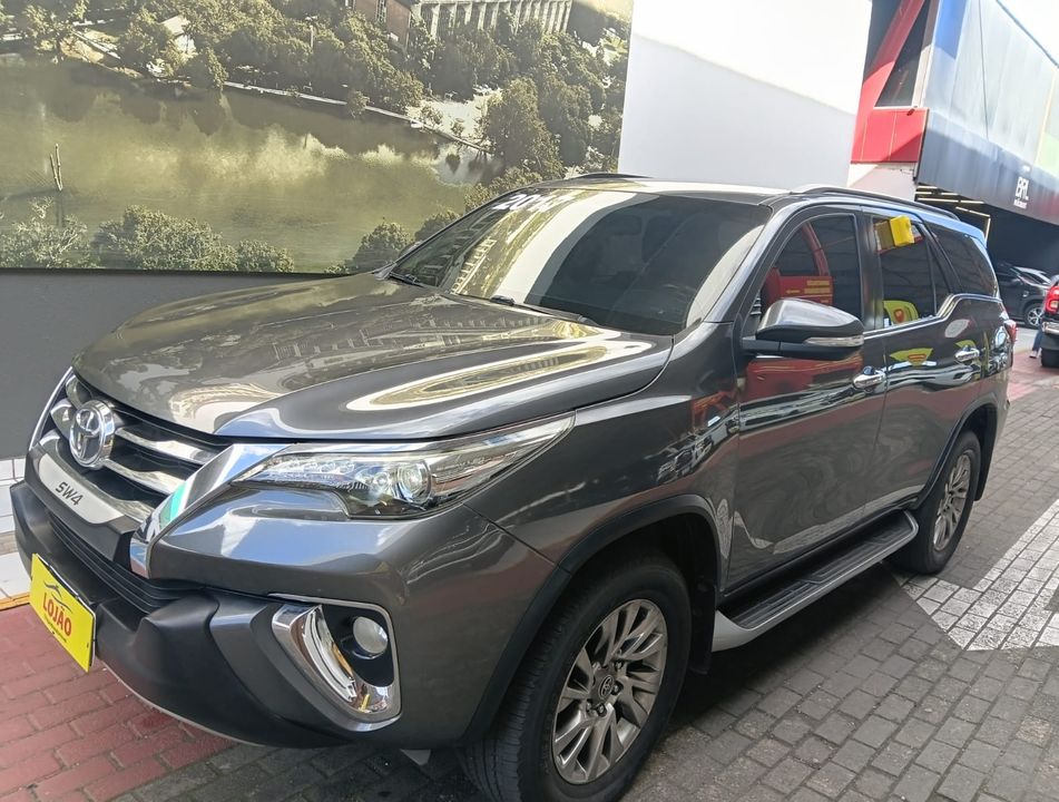 Toyota Hilux SW4 SRX 4x4 2.8 TDI 16V Dies. Aut.