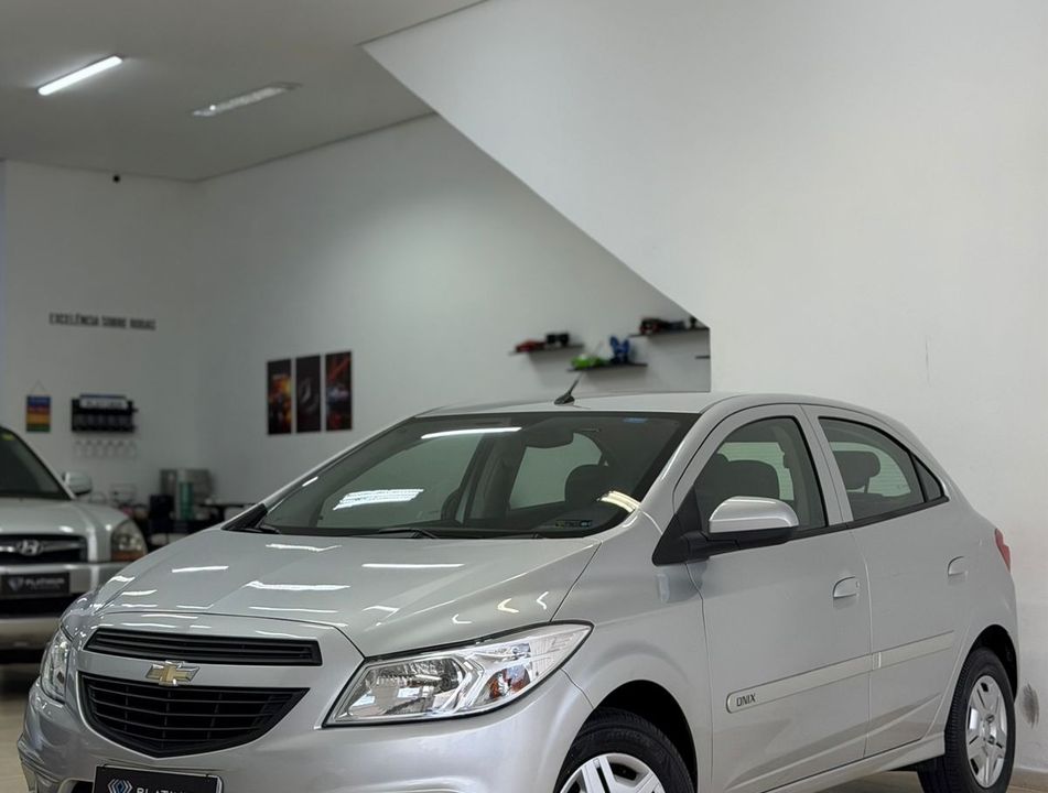 Chevrolet ONIX HATCH LS 1.0 8V FlexPower 5p Mec.