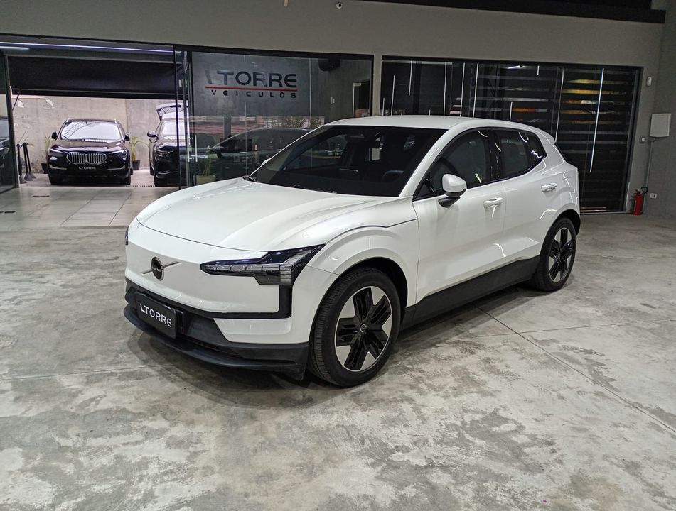 Volvo EX30 E40 Core (Elétrico)