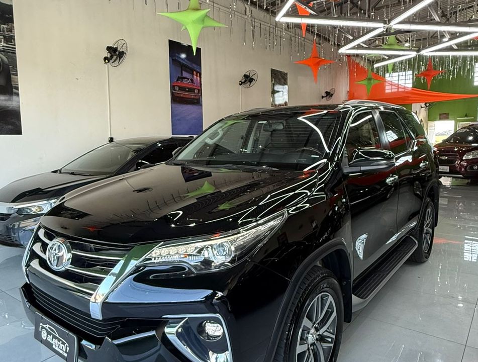 Toyota Hilux SW4 SRX 4x4 2.8 TDI 16V Dies. Aut.