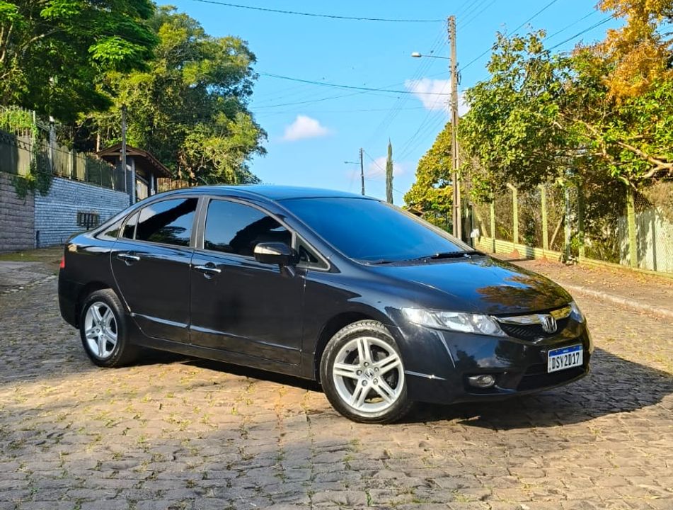Honda Civic Sedan EXS 1.8/1.8 Flex 16V Aut. 4p