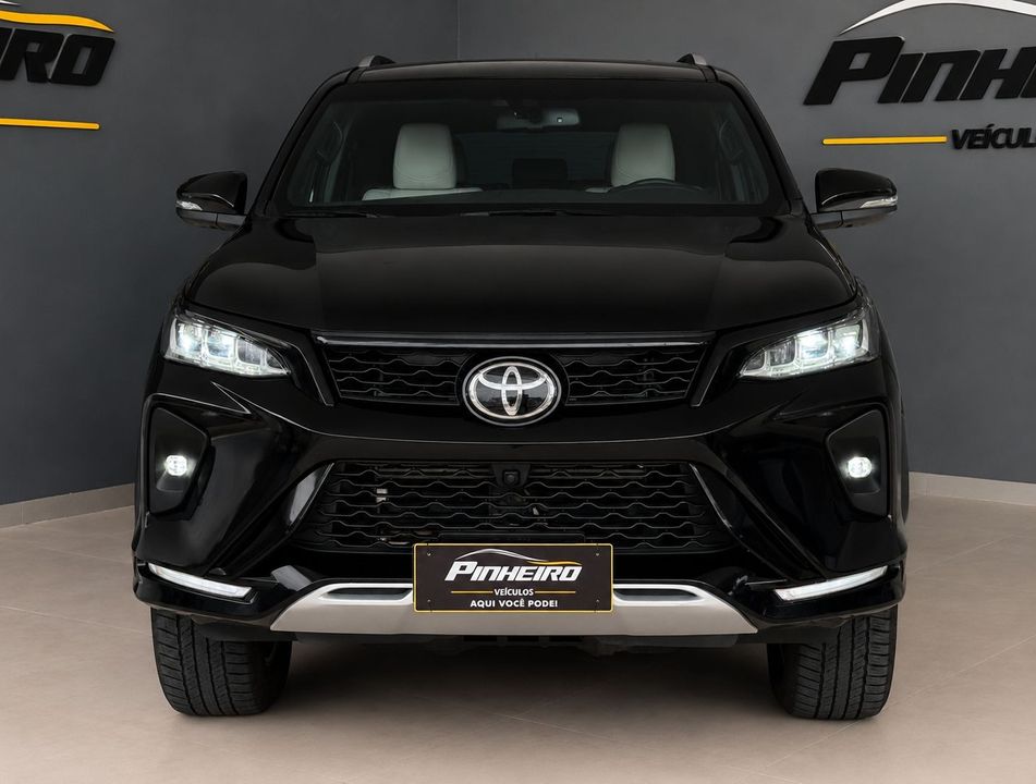 Toyota Hilux SW4 Diamond 2.8 TB 4x4 Die. Aut.