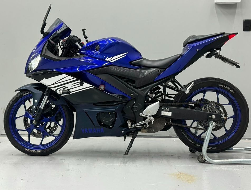 YAMAHA YZF R-3 321/ABS