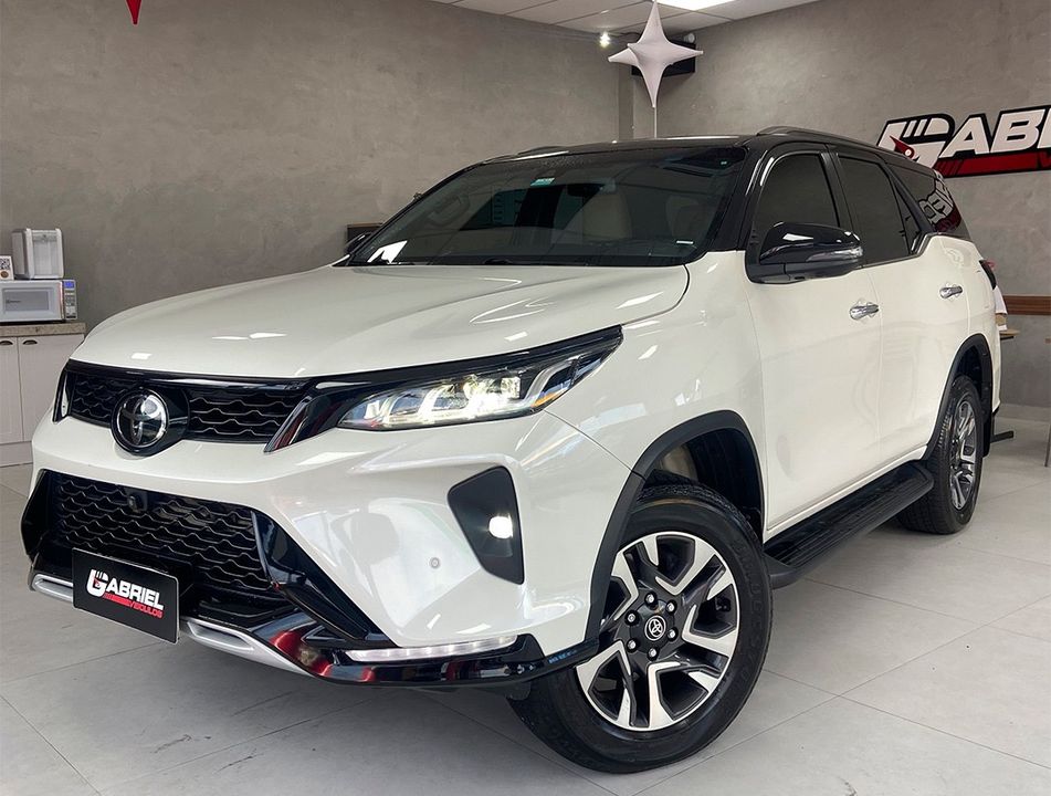 Toyota Hilux SW4 Diamond 2.8 TB 4x4 Die. Aut.