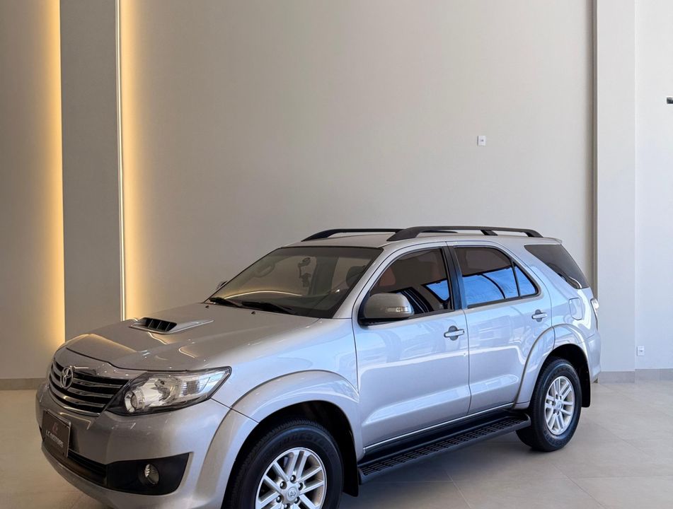 Toyota Hilux SW4 SRV D4-D 4x4 3.0 TDI Dies. Aut