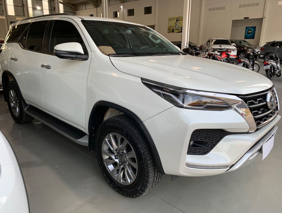 Toyota Hilux SW4 SRX 4x4 2.8 TDI 16V Dies. Aut.