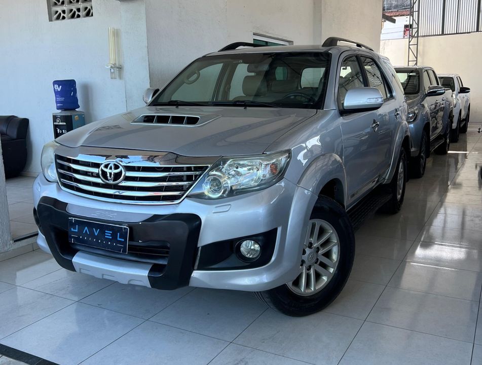 Toyota Hilux SW4 SRV D4-D 4x4 3.0 TDI Dies. Aut