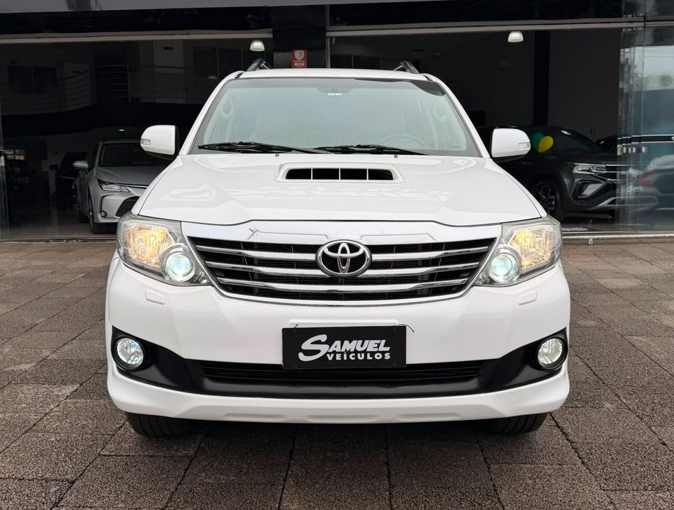 Toyota Hilux SW4 SRV D4-D 4x4 3.0 TDI Dies. Aut