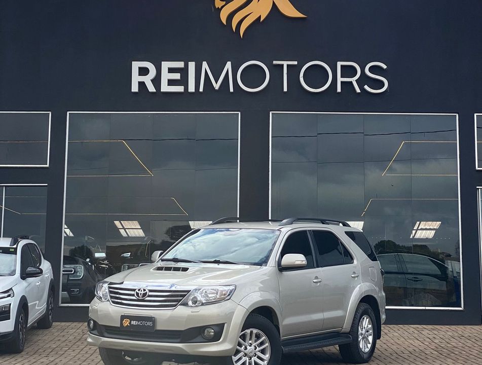 Toyota Hilux SW4 SRV D4-D 4x4 3.0 TDI Dies. Aut