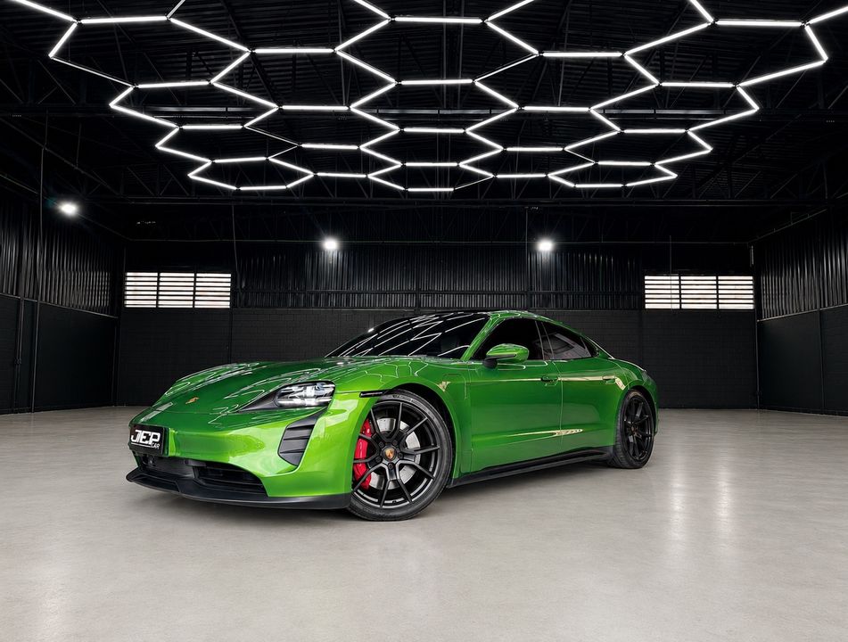 Porsche Taycan GTS (Elétrico) 