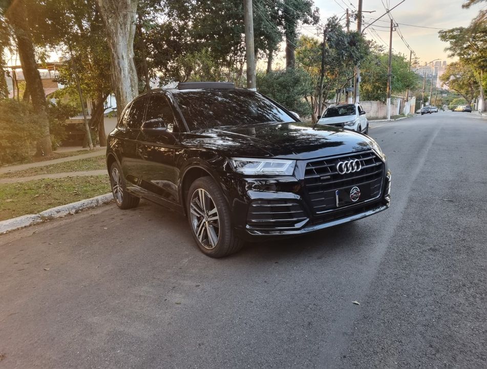 Audi Q5 Black 2.0 TFSI Quattro S tronic
