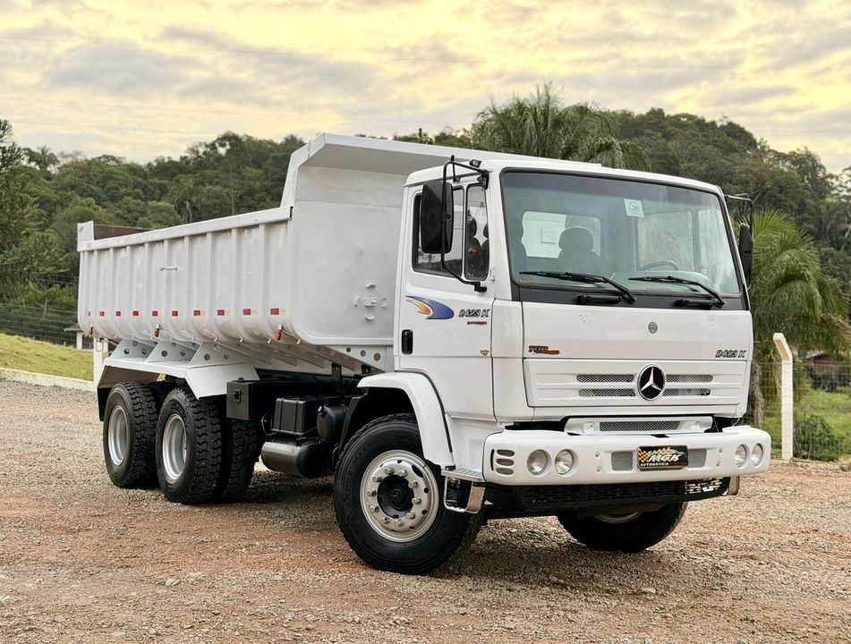 MERCEDES-BENZ 2423 6x4 3-Eixos 2p (diesel)