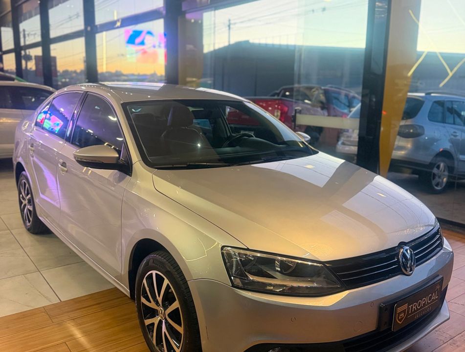 VolksWagen JETTA Comfortline 2.0 T.Flex 8V 4p Tipt.