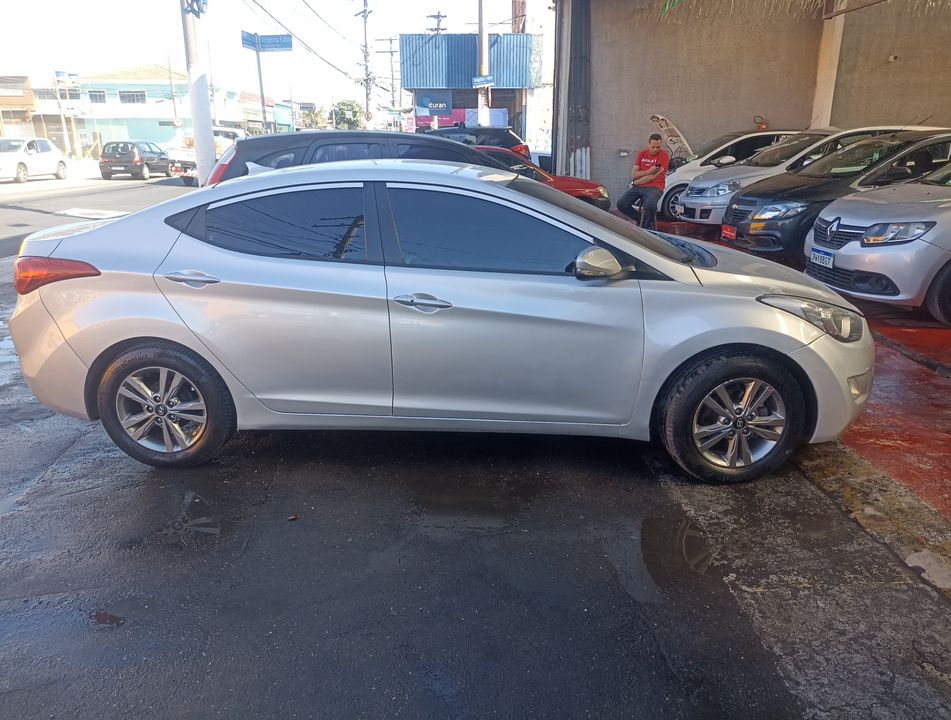Hyundai Elantra GLS 2.0 16V Flex Aut.