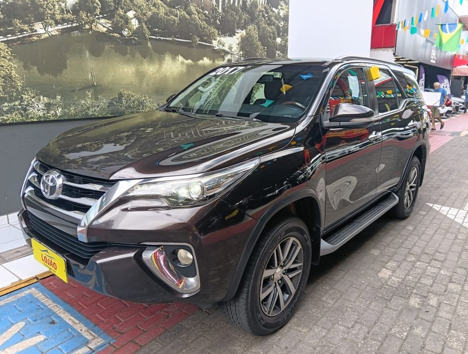 Toyota Hilux SW4 SRX 4x4 2.8 TDI 16V Dies. Aut.