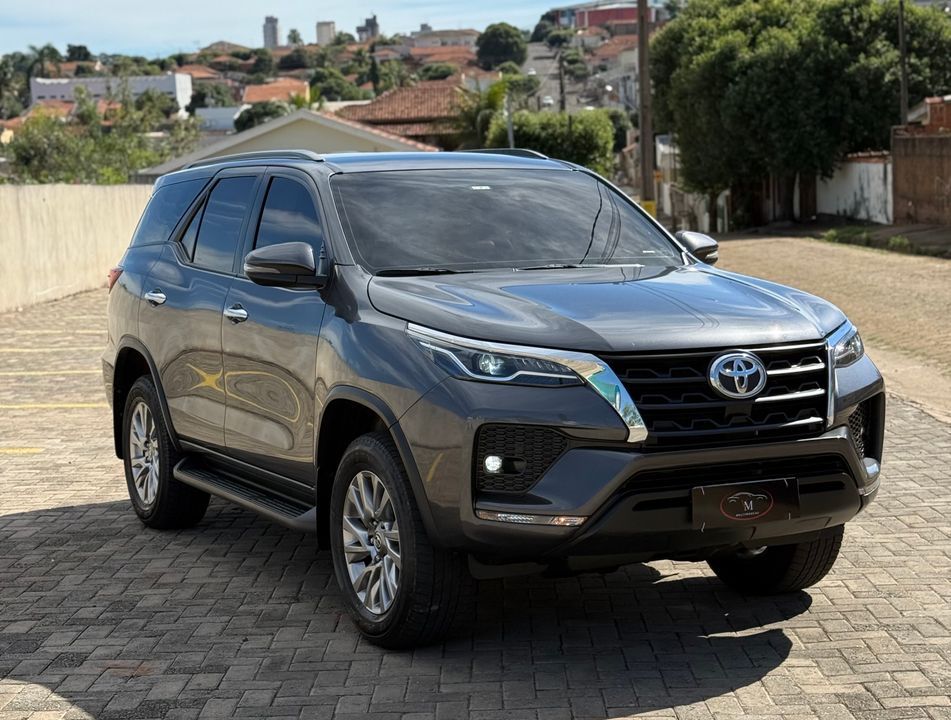 Toyota Hilux SW4 SRV 4x2 2.7 Flex 16V Aut.