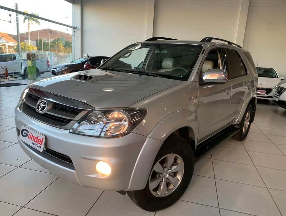 Toyota Hilux SW4 SRV D4-D 4x4 3.0 TDI Dies. Aut