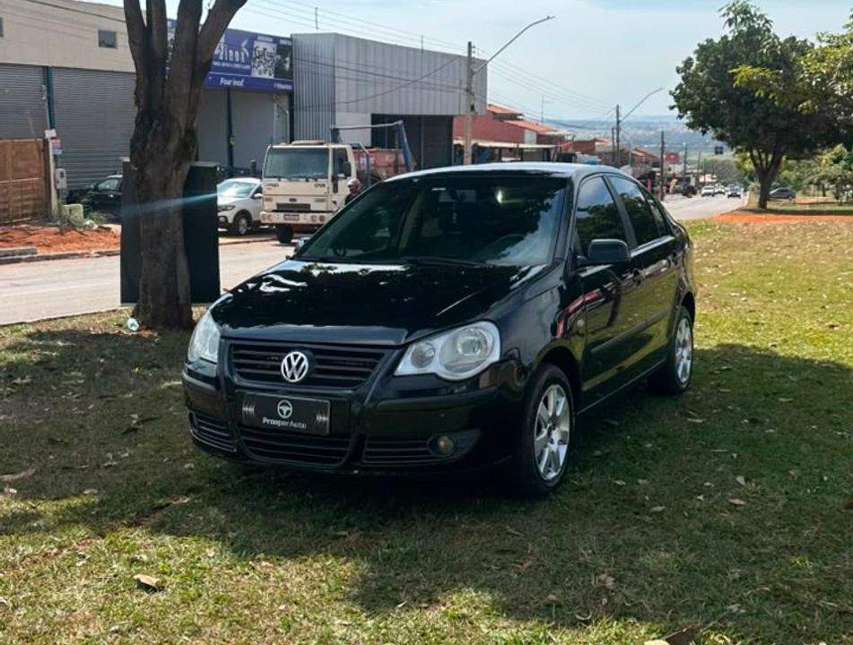 VolksWagen Polo Sedan 1.6 Mi Total Flex 8V 4p