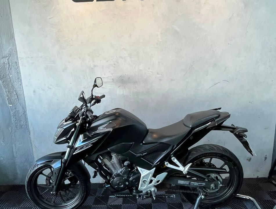 HONDA CB 300F Twister Flex