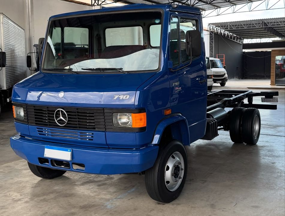 MERCEDES-BENZ 710/ 710 Plus 2p (diesel)