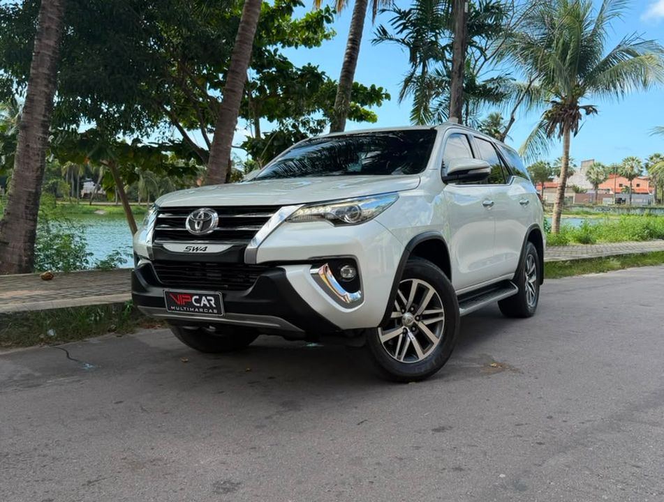 Toyota Hilux SW4 SRX 4x4 2.8 TDI 16V Dies. Aut.