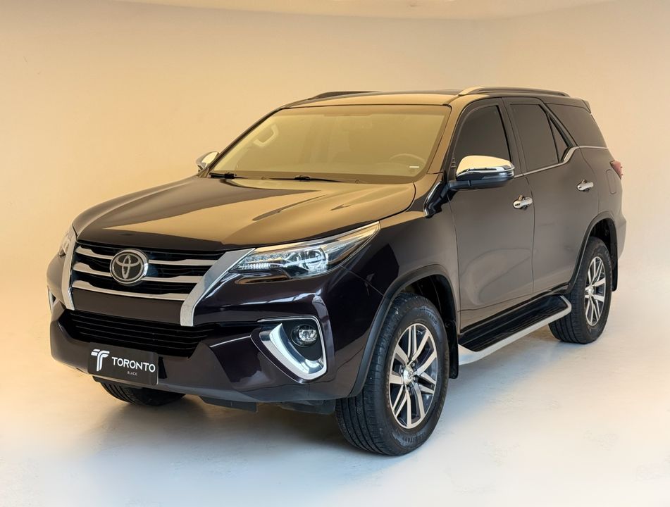 Toyota Hilux SW4 SRX 4x4 2.8 TDI 16V Dies. Aut.