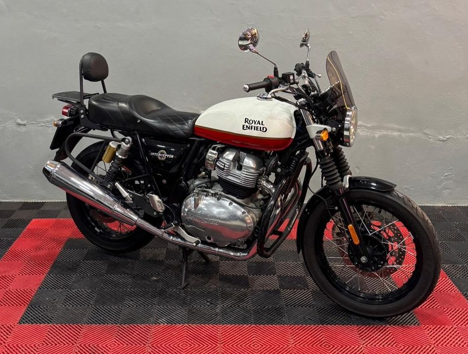 Royal Enfield Interceptor 650 Custom 