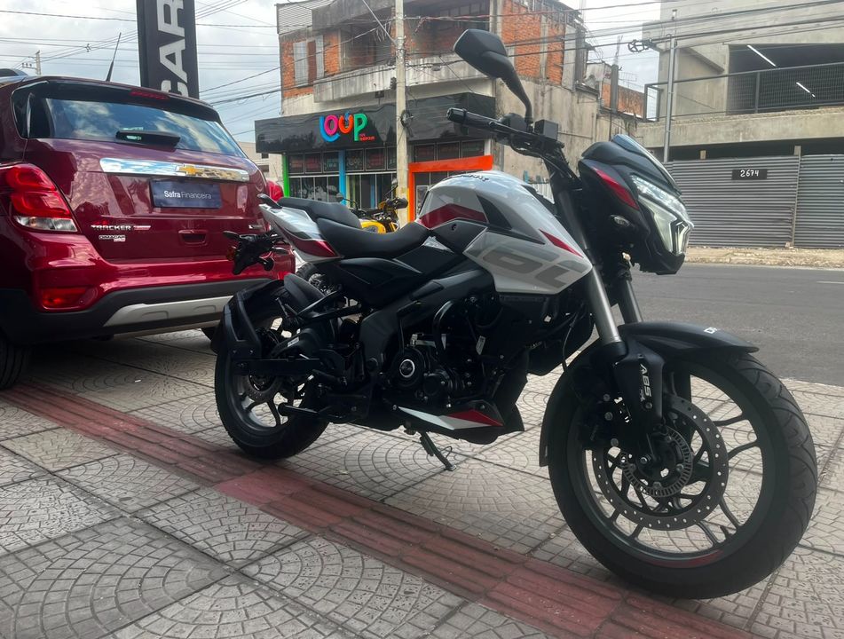 BAJAJ DOMINAR NS160