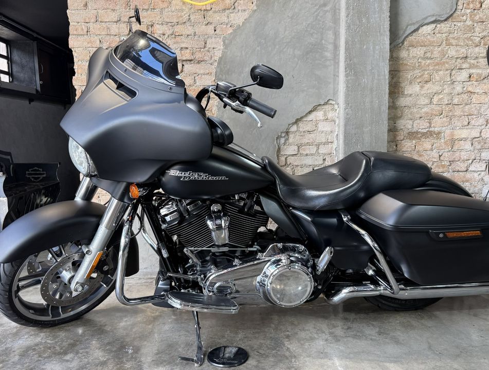 Harley STREET GLIDE SPECIAL FLHXS