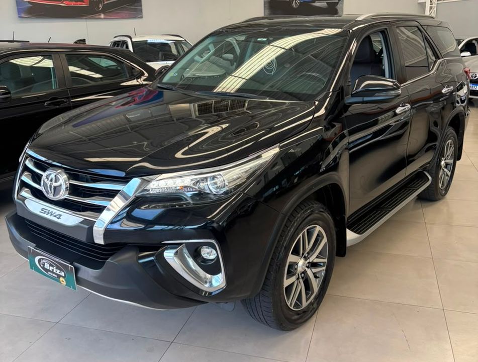 Toyota Hilux SW4 SRX 4x4 2.8 TDI 16V Dies. Aut.