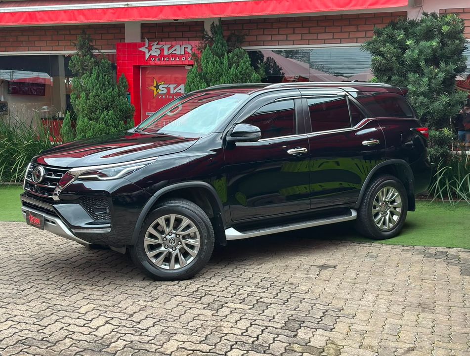 Toyota Hilux SW4 SRX 4x4 2.8 TDI 16V Dies. Aut.