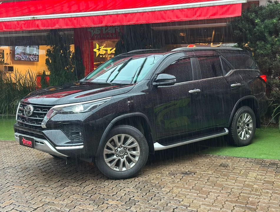Toyota Hilux SW4 SRX 4x4 2.8 TDI 16V Dies. Aut.