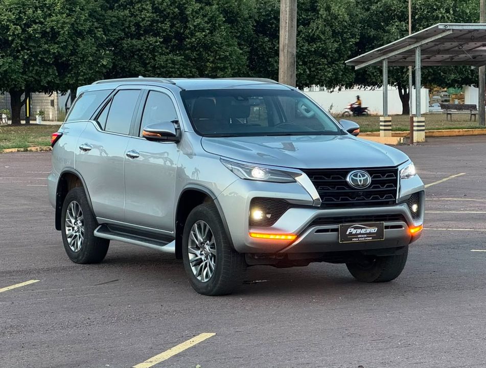 Toyota Hilux CD SRX 4x4 2.8 TDI 16V Diesel Aut.