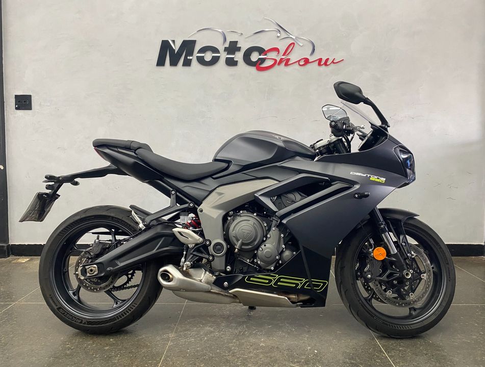 TRIUMPH DAYTONA 660