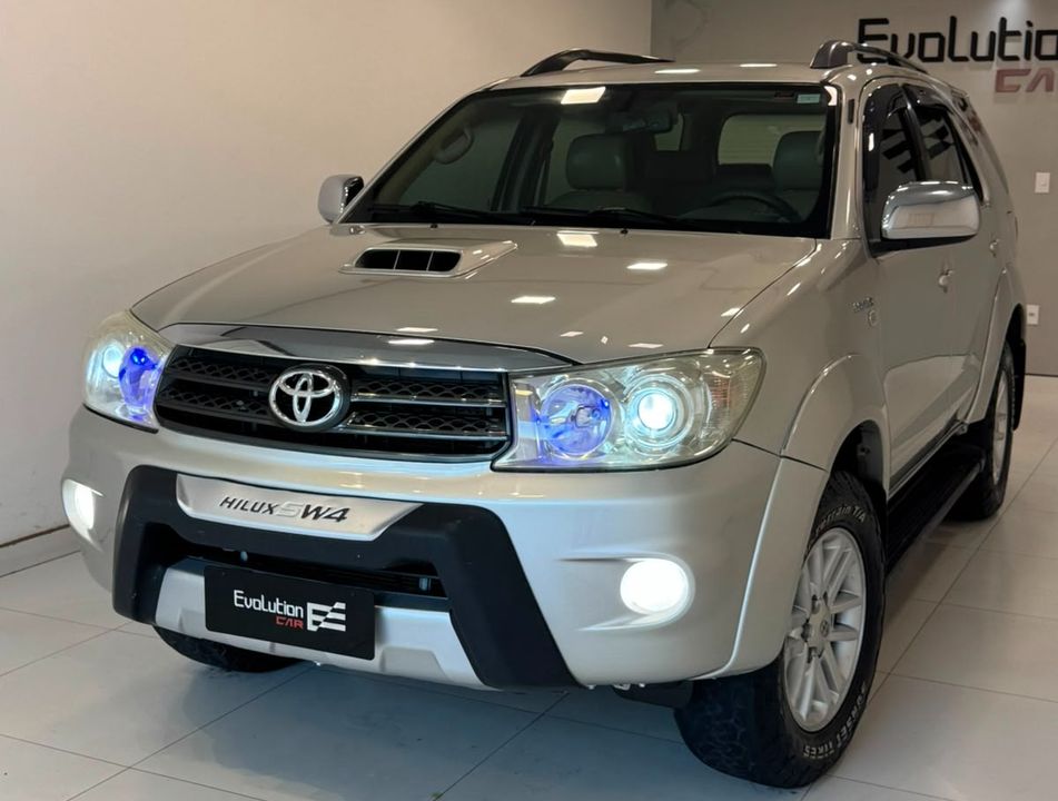 Toyota Hilux SW4 SRV D4-D 4x4 3.0 TDI Dies. Aut