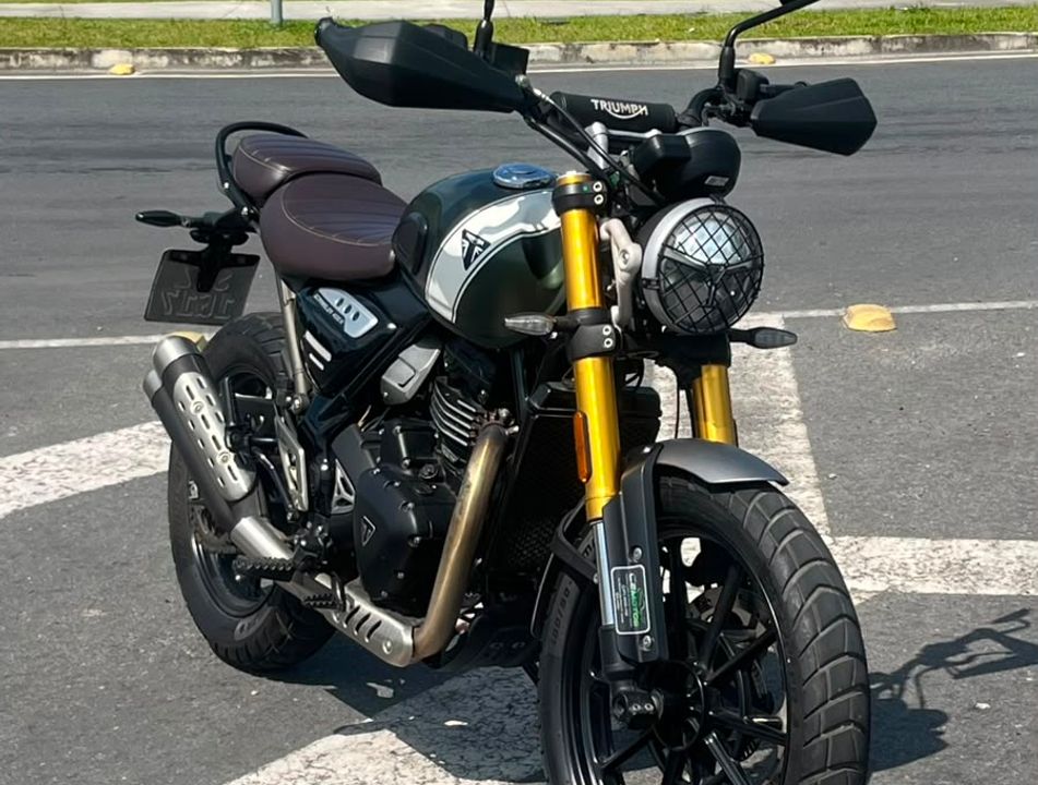 TRIUMPH SCRAMBLER 400 X