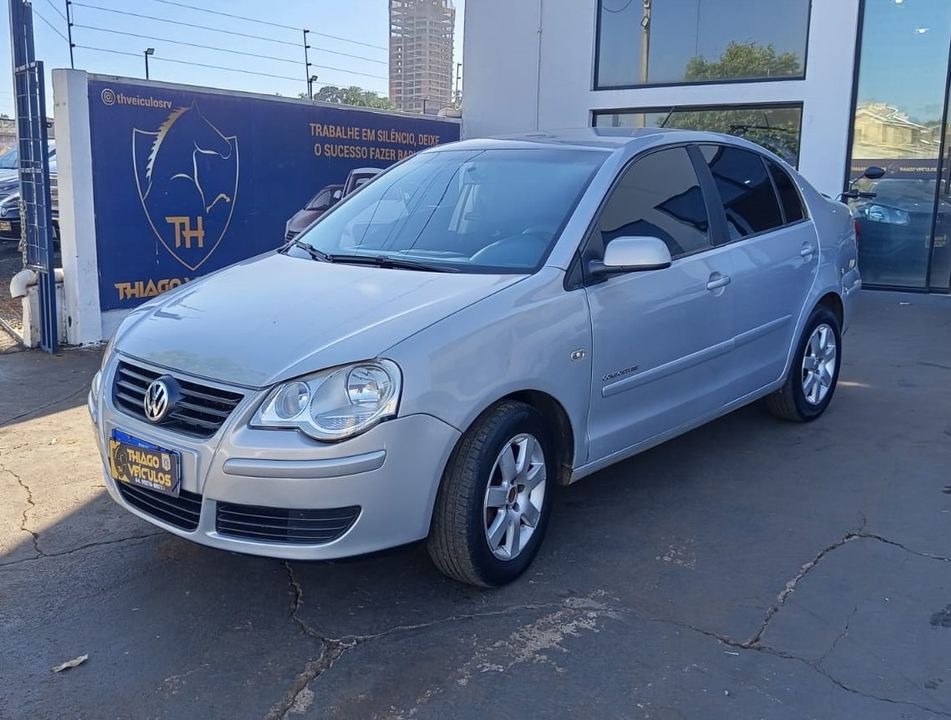 VolksWagen Polo Sedan 1.6 Mi Total Flex 8V 4p