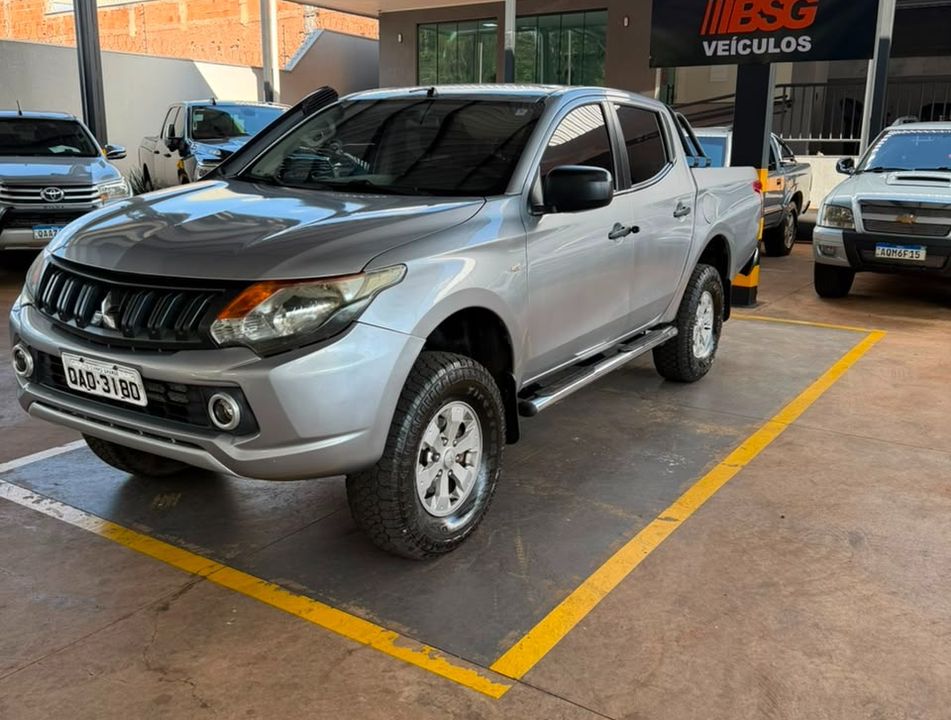 Mitsubishi L200 Triton Sport GLX 2.4 CD Diesel Mec.