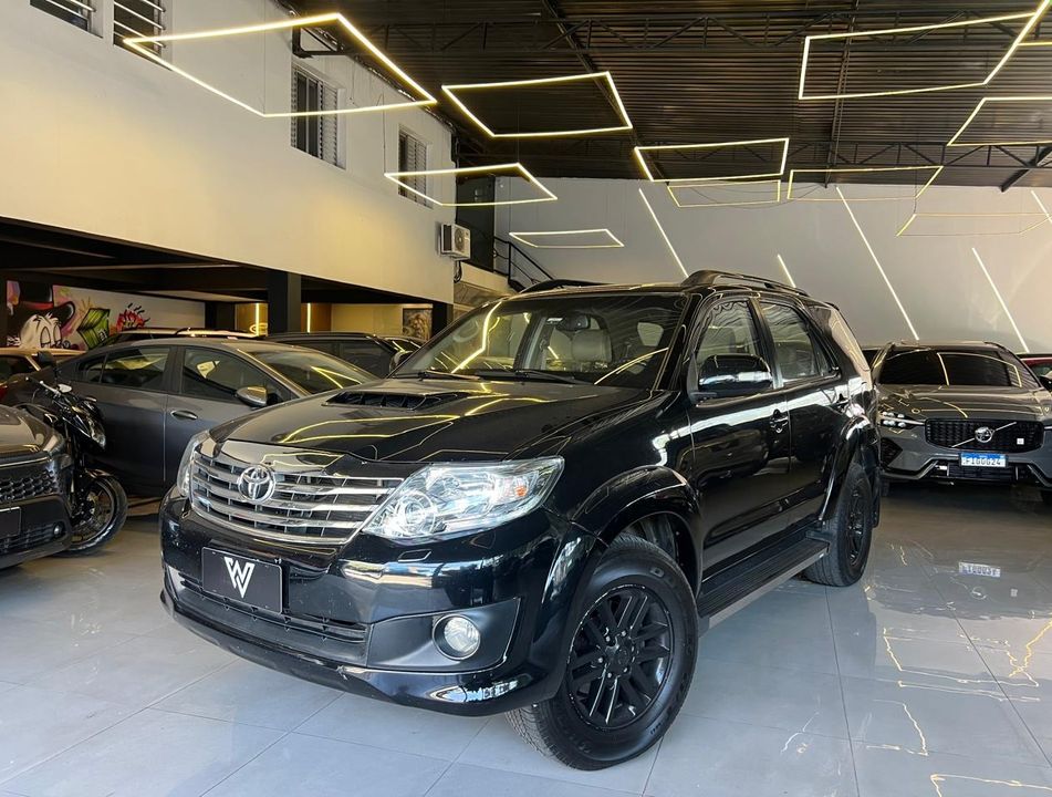 Toyota Hilux SW4 SRV D4-D 4x4 3.0 TDI Dies. Aut