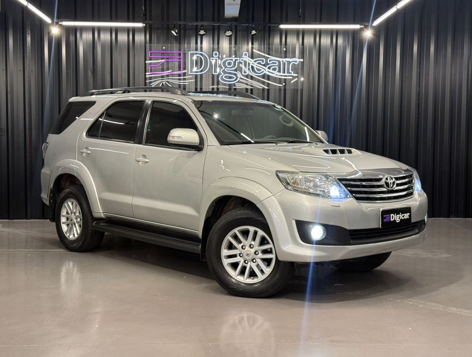 Toyota Hilux SW4 SRV D4-D 4x4 3.0 TDI Dies. Aut
