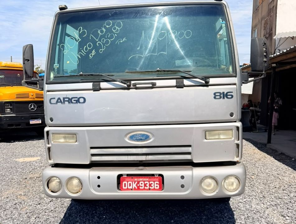  Caminhão carroceria aberta